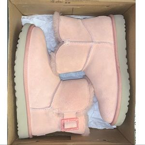 UGG MINI BUCKLE BOOT